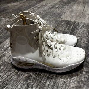 Under Armour Curry 4 White Gold, size 5Y.